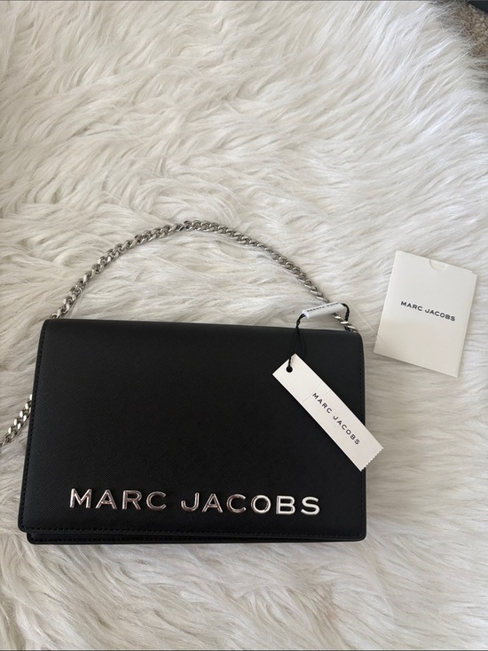 Marc Jacobs Handbags - Marc Jacobs Black Leather Crossbody Bag